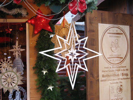 Raumstern auf dem Weihnachtsmarkt Raumstern auf dem Weihnachtsmarkt